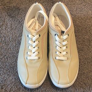 Keds Women’s 8.5 Beige Leather Sneakers